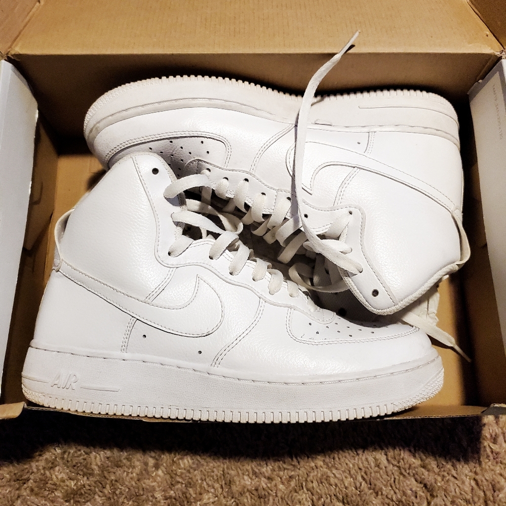 Men Nike Air Force 1 Size 9